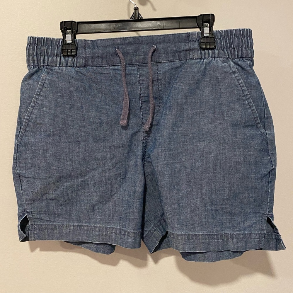 Magellan womens shorts. Soft blue jean.